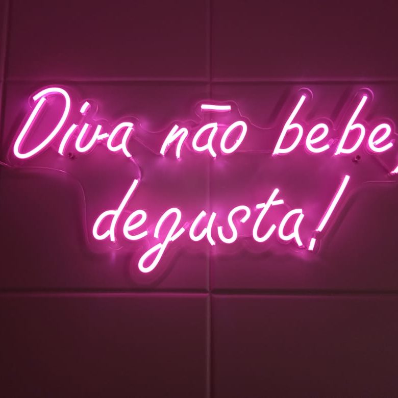 Frase em Neon Led